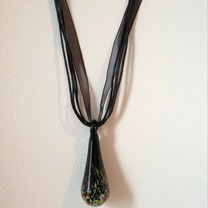 Glass pendant necklace black